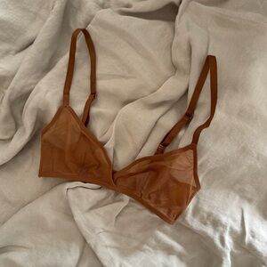 SKIMS ULTRA FINE MESH TRIANGLE BRALETTE BRONZE SIZE XS
